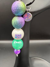 Load image into Gallery viewer, Beaded keychain with small charm
